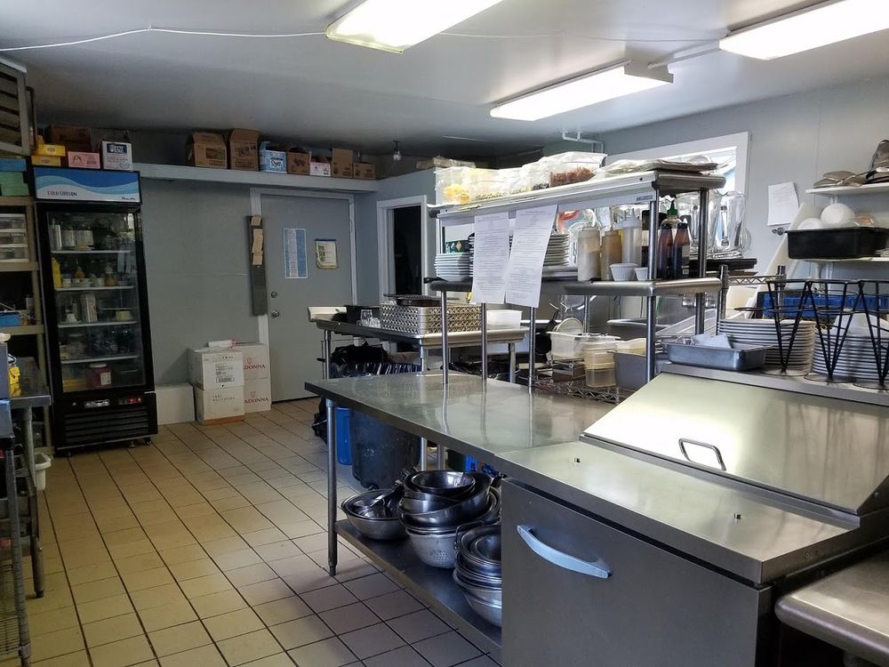 Applewood Apartments and Restaurant: 120 North Rd, Highland, NY 12528